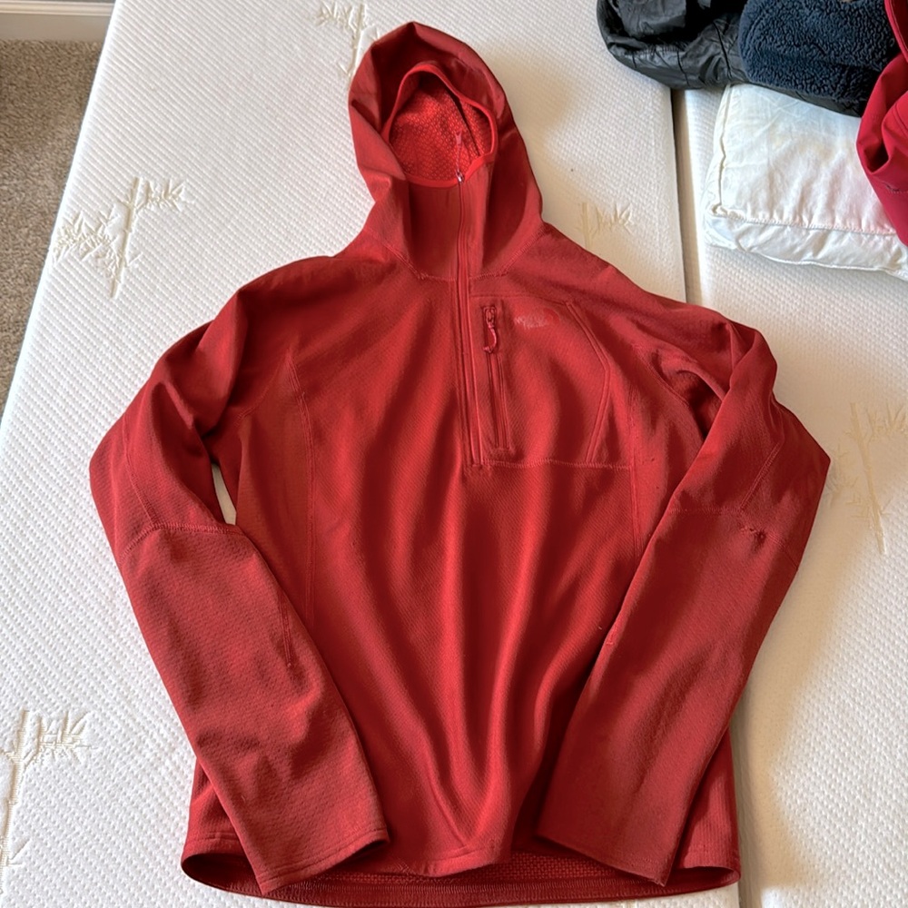 Men’s The North Face half size fleece hooded jacket.Size med.
